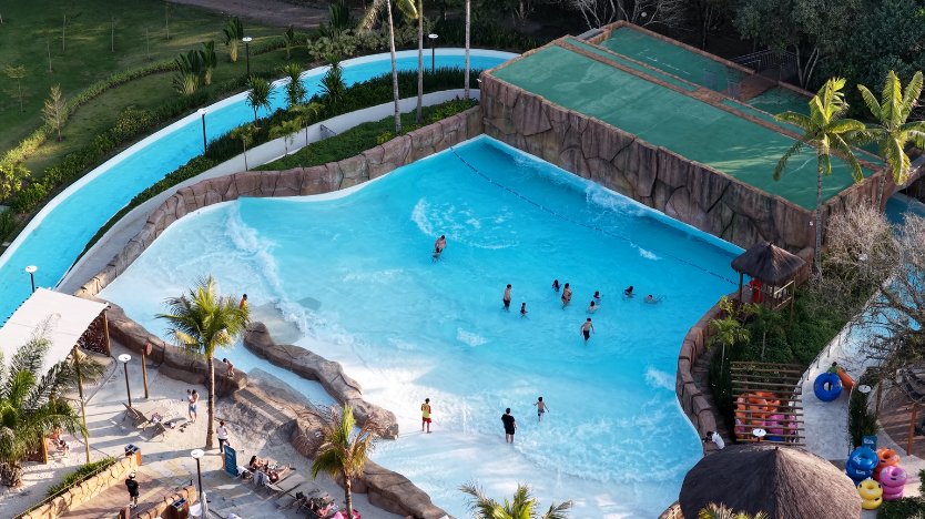 Fun Beach | Piscina com Ondas e Rio Lento
